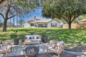 Lakefront Paradise with Firepit